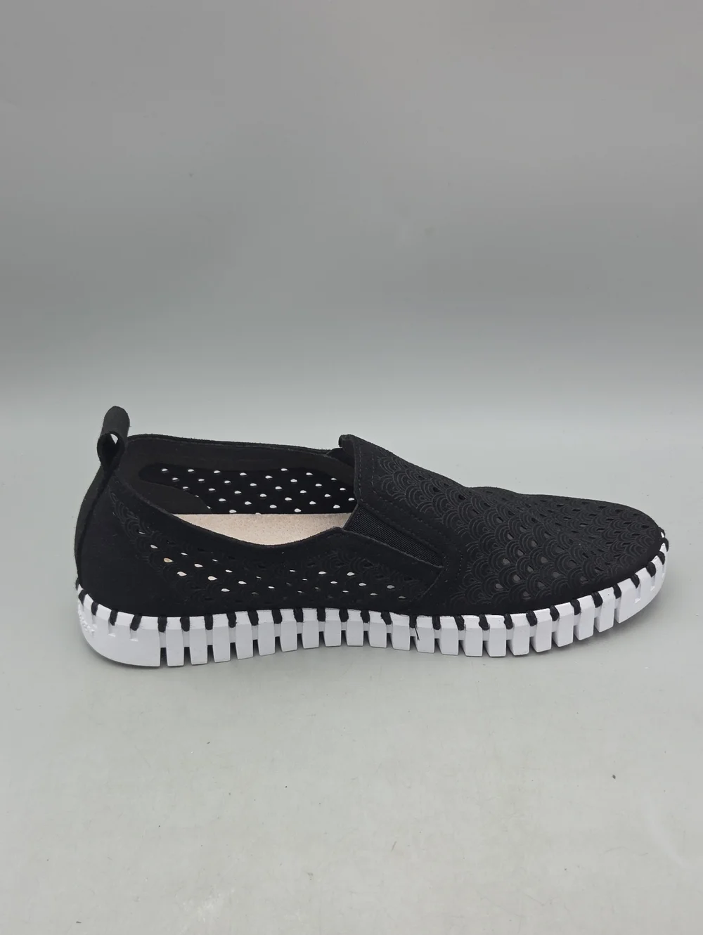 Isle Jacobson black shoes Women 38 US 7.5 8 Slip On